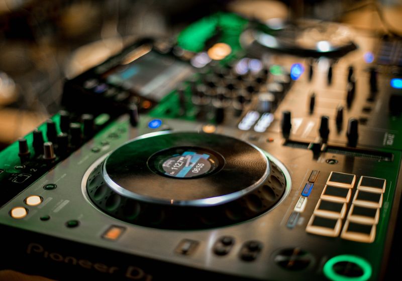 DJ: conheça alguns dos melhores aplicativos para criar mixers de músicas